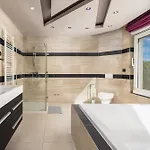 Villa Awesome Split